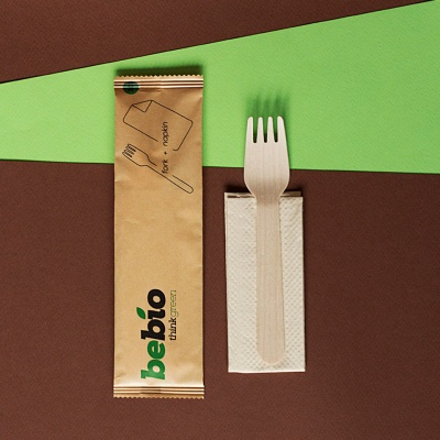 Индивидуално опакован сет от дървенa вилица и крафт салфетка в стек 50 броя
